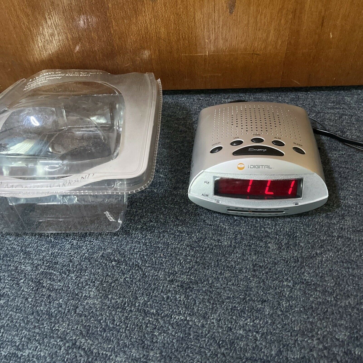 iDigital Alarm Clock Radio AM/FM Model 299