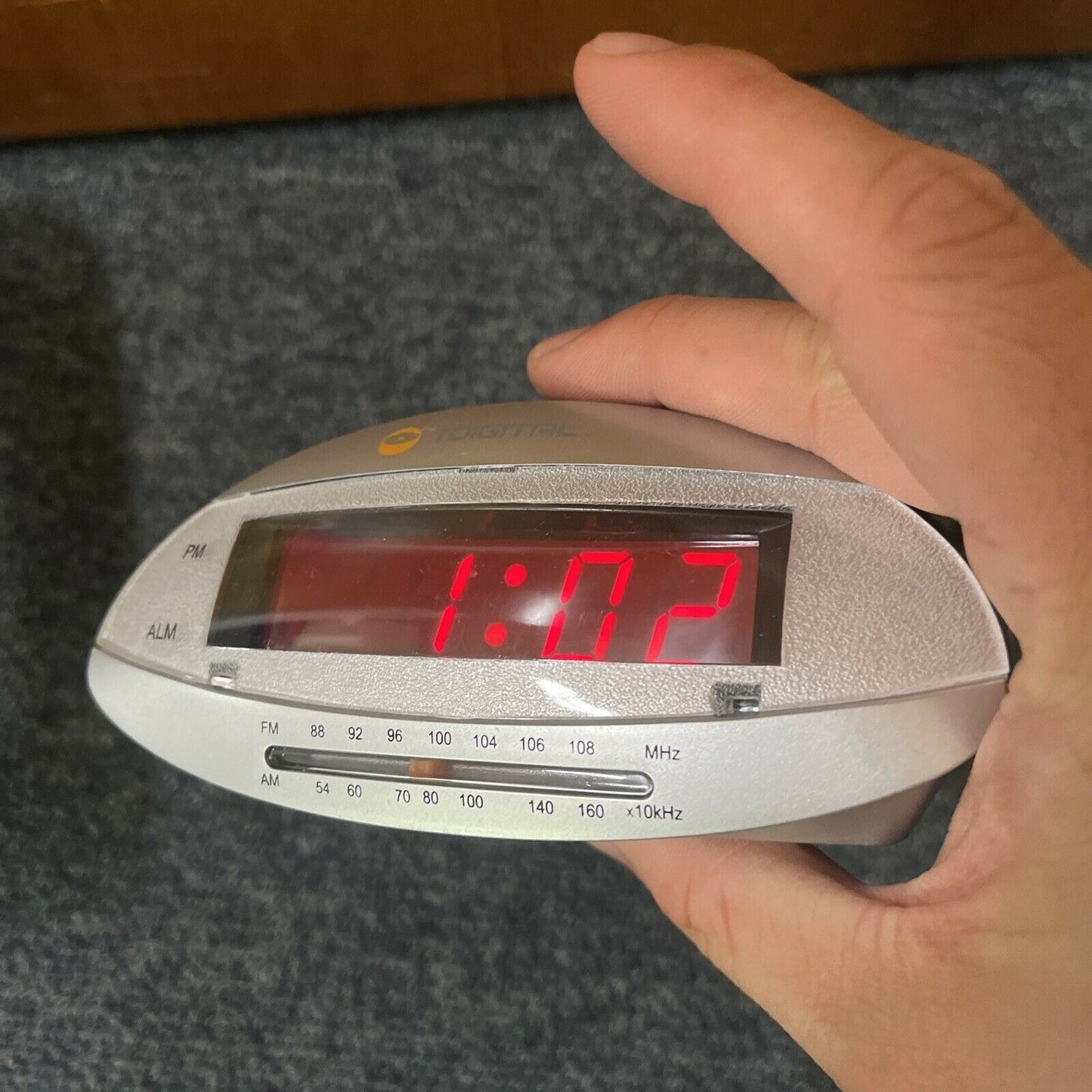 iDigital Alarm Clock Radio AM/FM Model 299