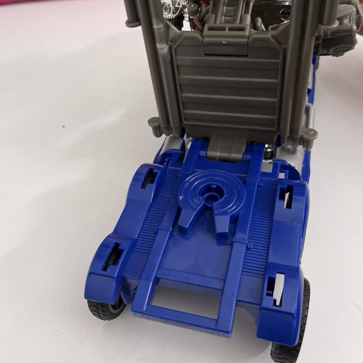 Optimus Prime Transformer 2013 Hasbro Tomy 11" Action Figure