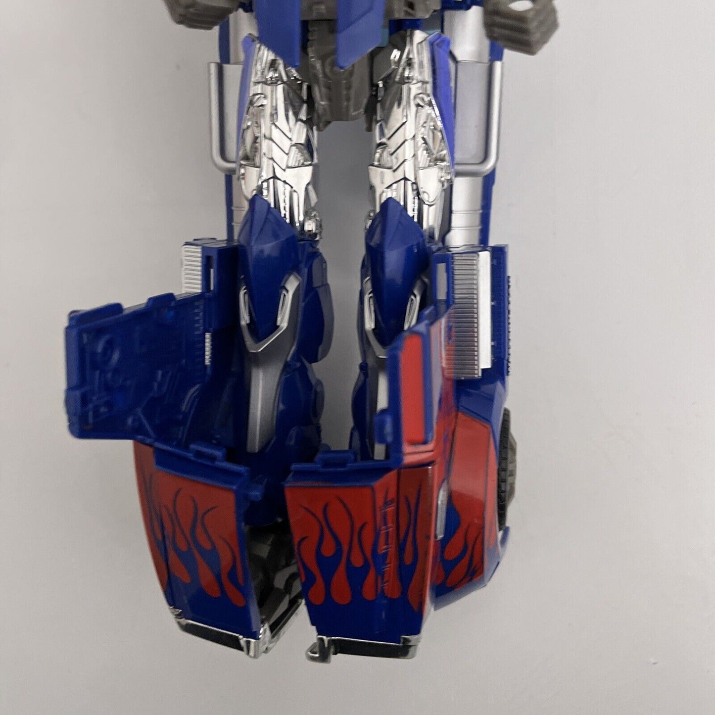 Optimus Prime Transformer 2013 Hasbro Tomy 11" Action Figure