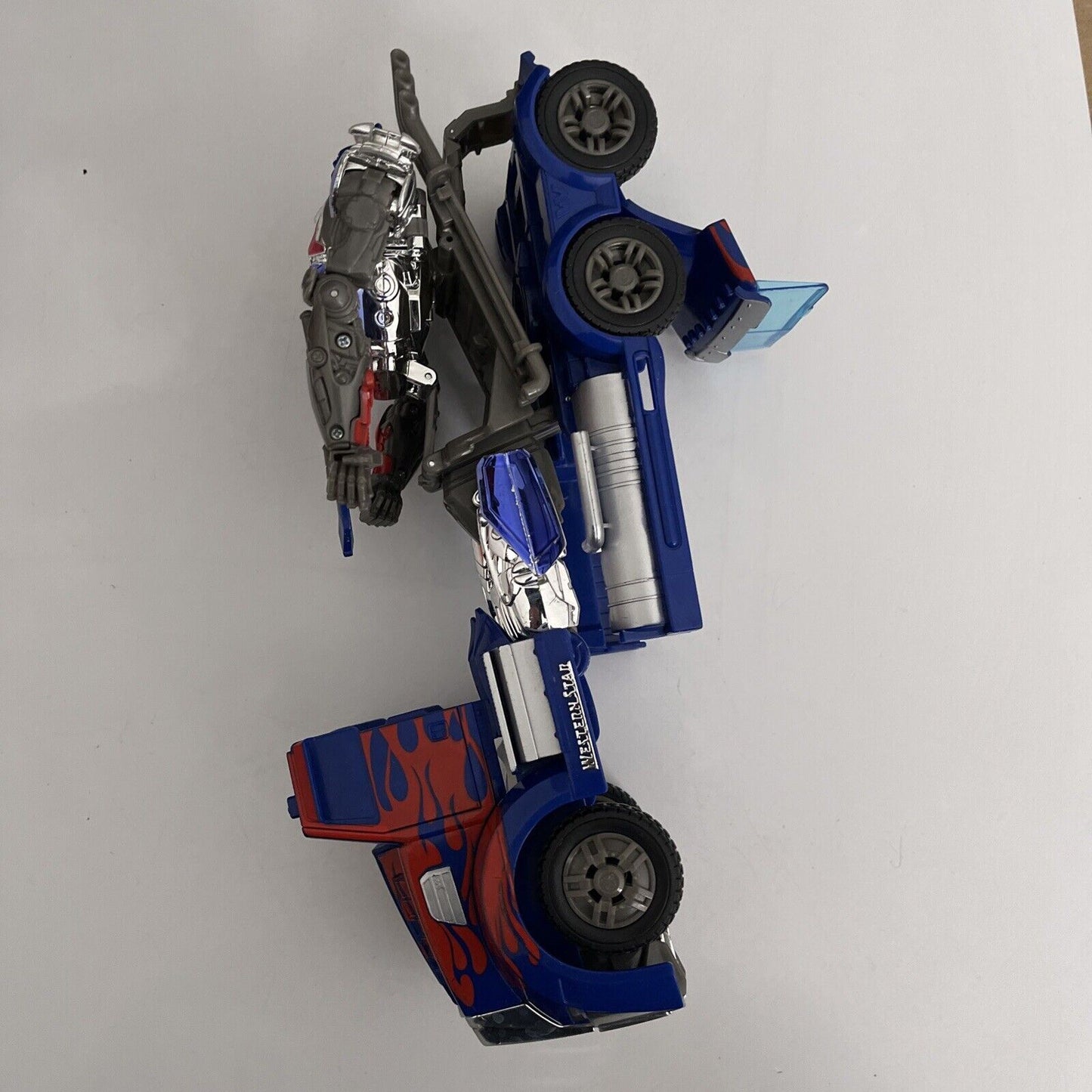 Optimus Prime Transformer 2013 Hasbro Tomy 11" Action Figure
