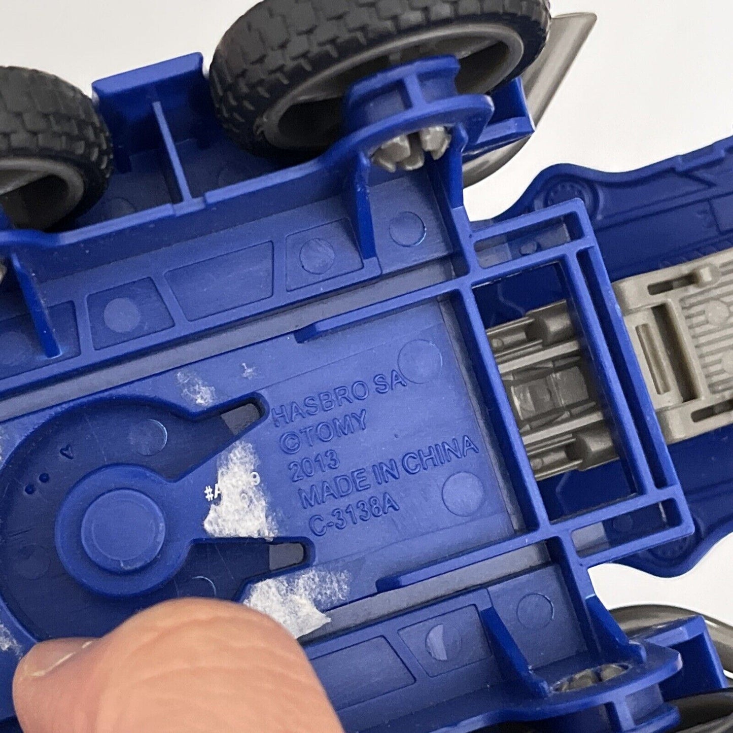Optimus Prime Transformer 2013 Hasbro Tomy 11" Action Figure