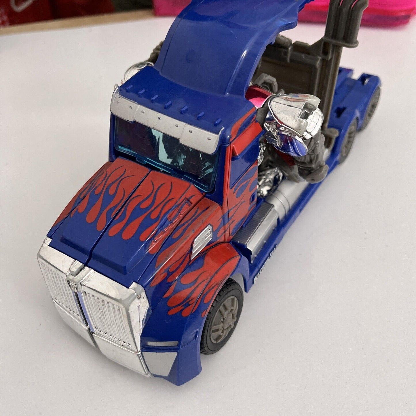 Optimus Prime Transformer 2013 Hasbro Tomy 11" Action Figure