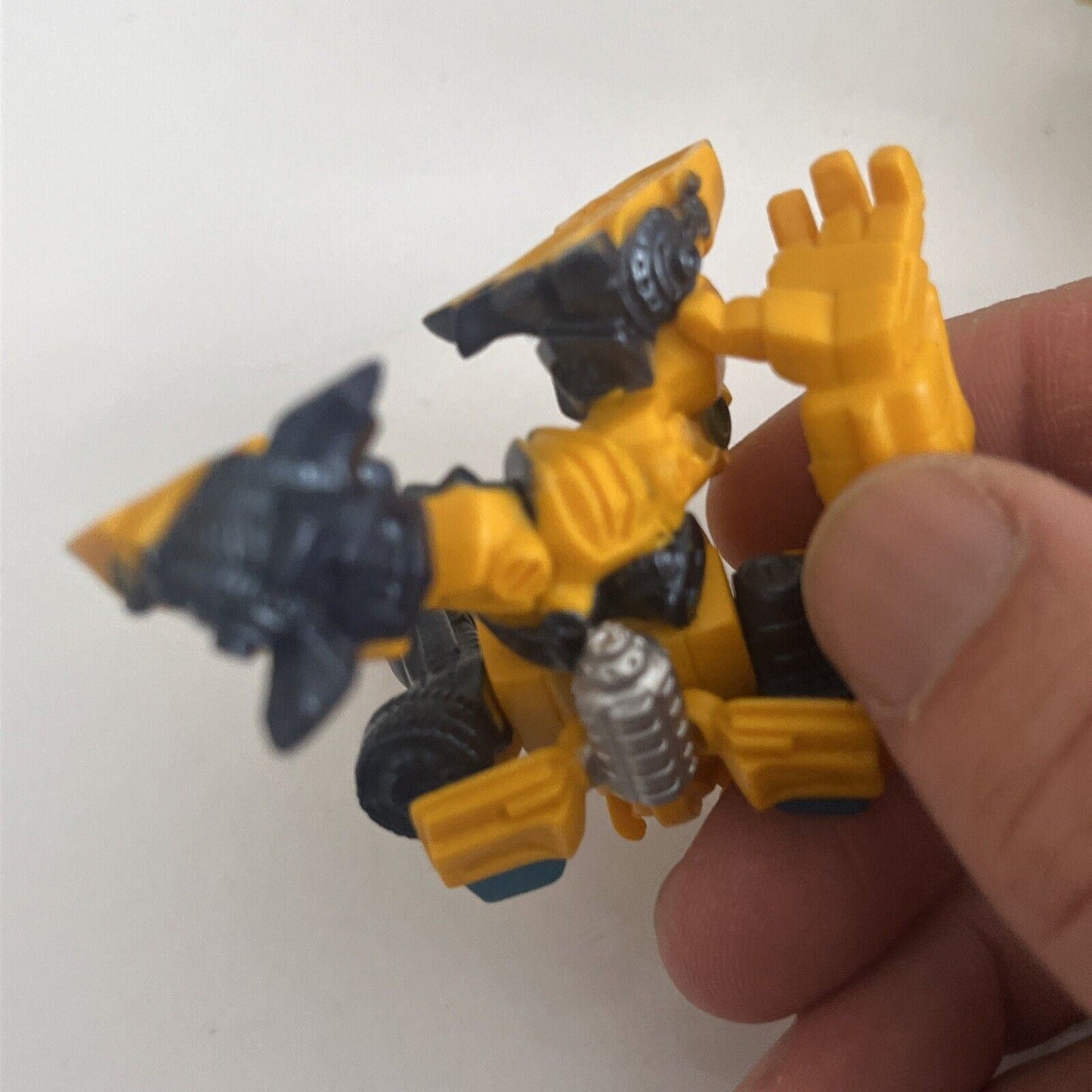 Bumblebee Transformers 7" Action Figure 2006 Hasbro *missing arms* & 2" 2006