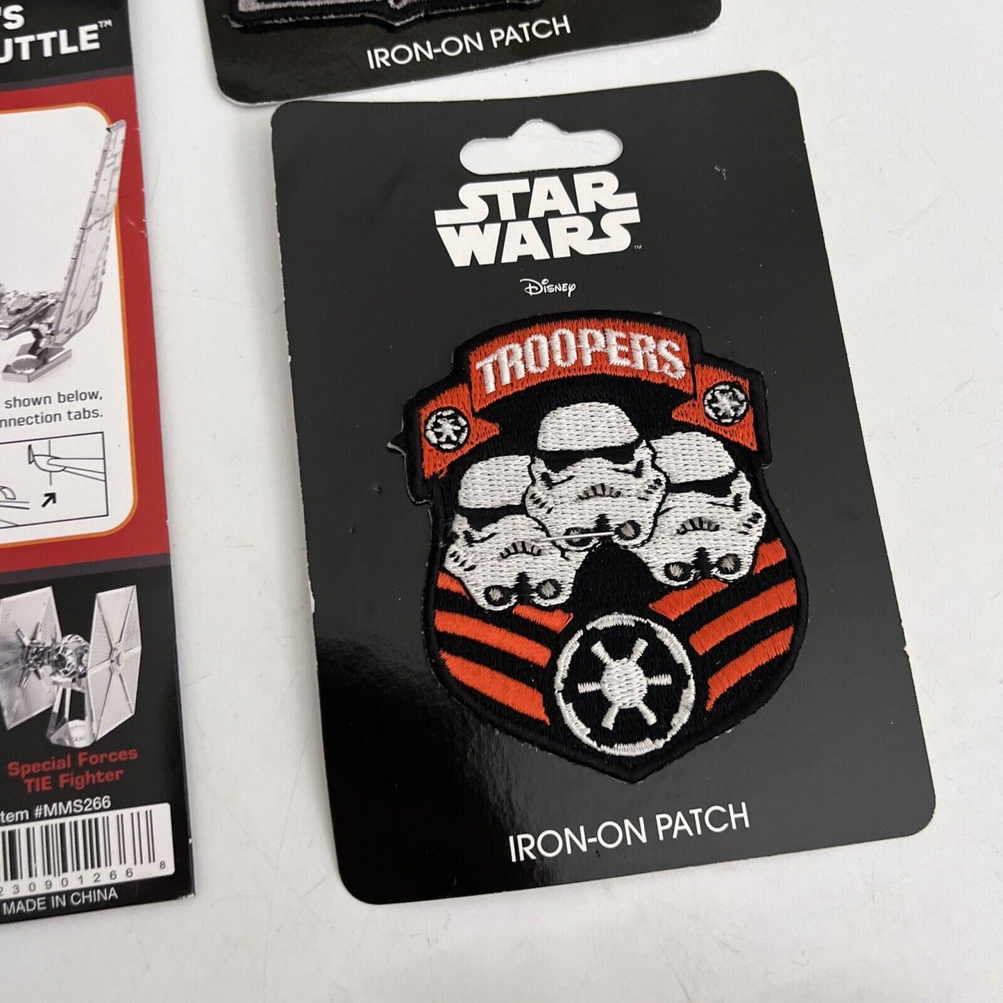 Metal Earth Star Wars Kylo Ren's Command Shuttle 3D Metal Model Kit & 2x Patches