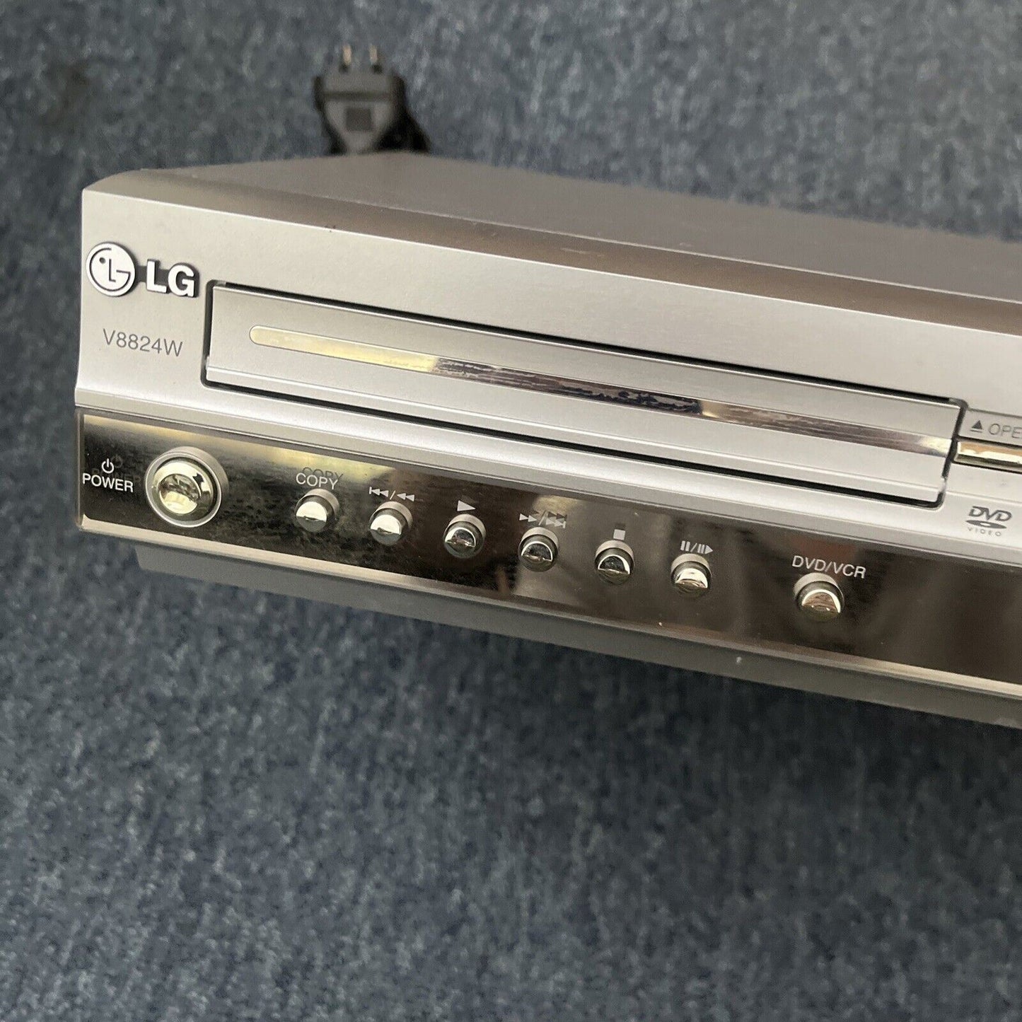LG Combo VHS VCR Recorder DVD Player V8824W *for parts/repair only - No Remote*