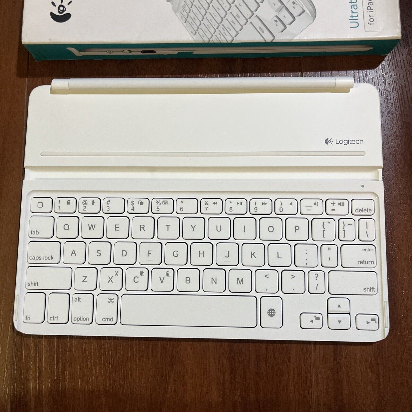 Logitech Ultrathin Bluetooth Keyboard Cover i5 for iPad Air