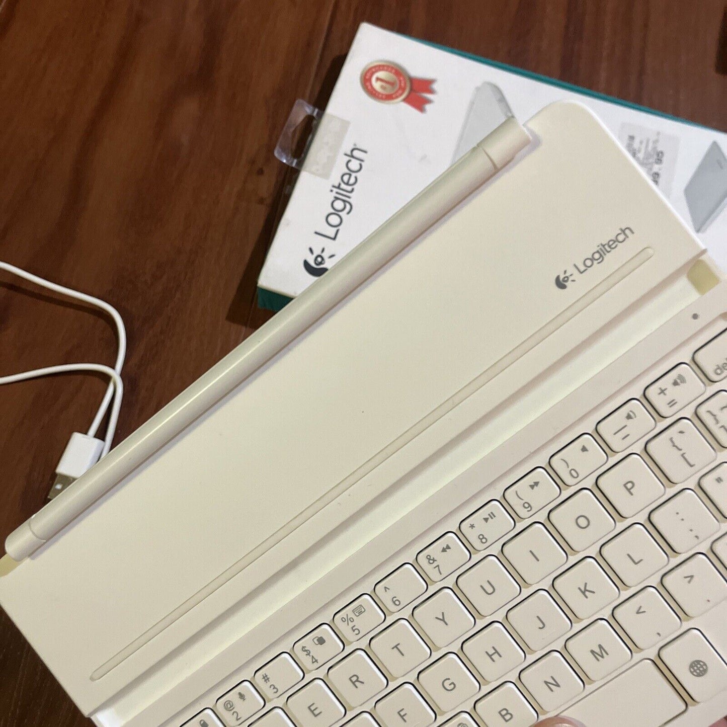 Logitech Ultrathin Bluetooth Keyboard Cover i5 for iPad Air