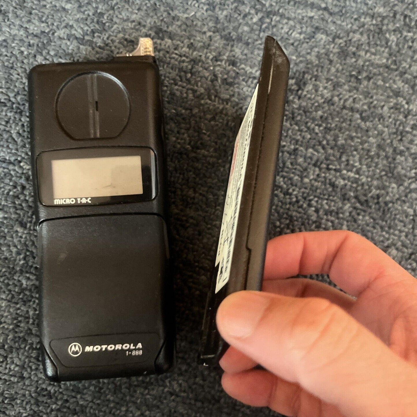 Vintage Motorola MicroTAC 1-888 SUF1989G Mobile Phone 1996 *for parts or repair*