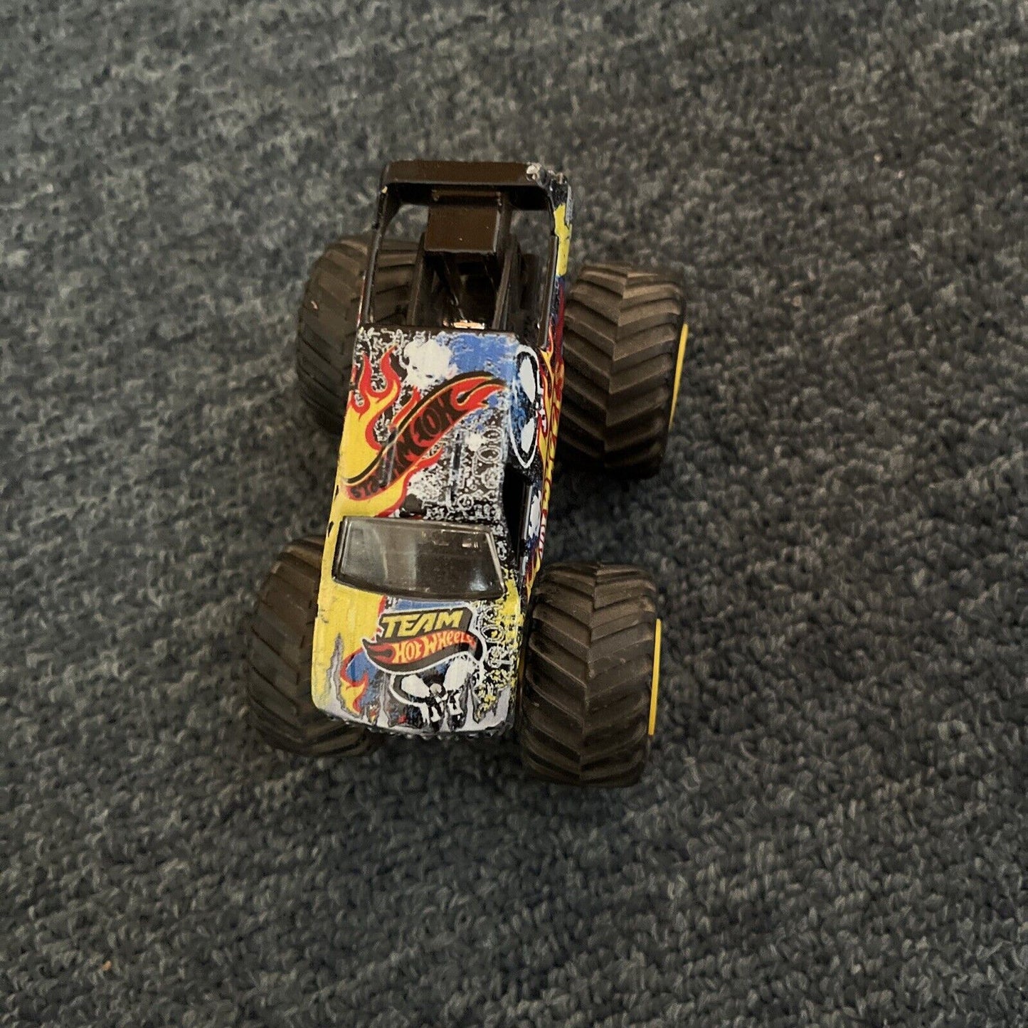 6x Mattel Hot Wheels: 4x Monster Trucks & 2x Cars Grave Digger