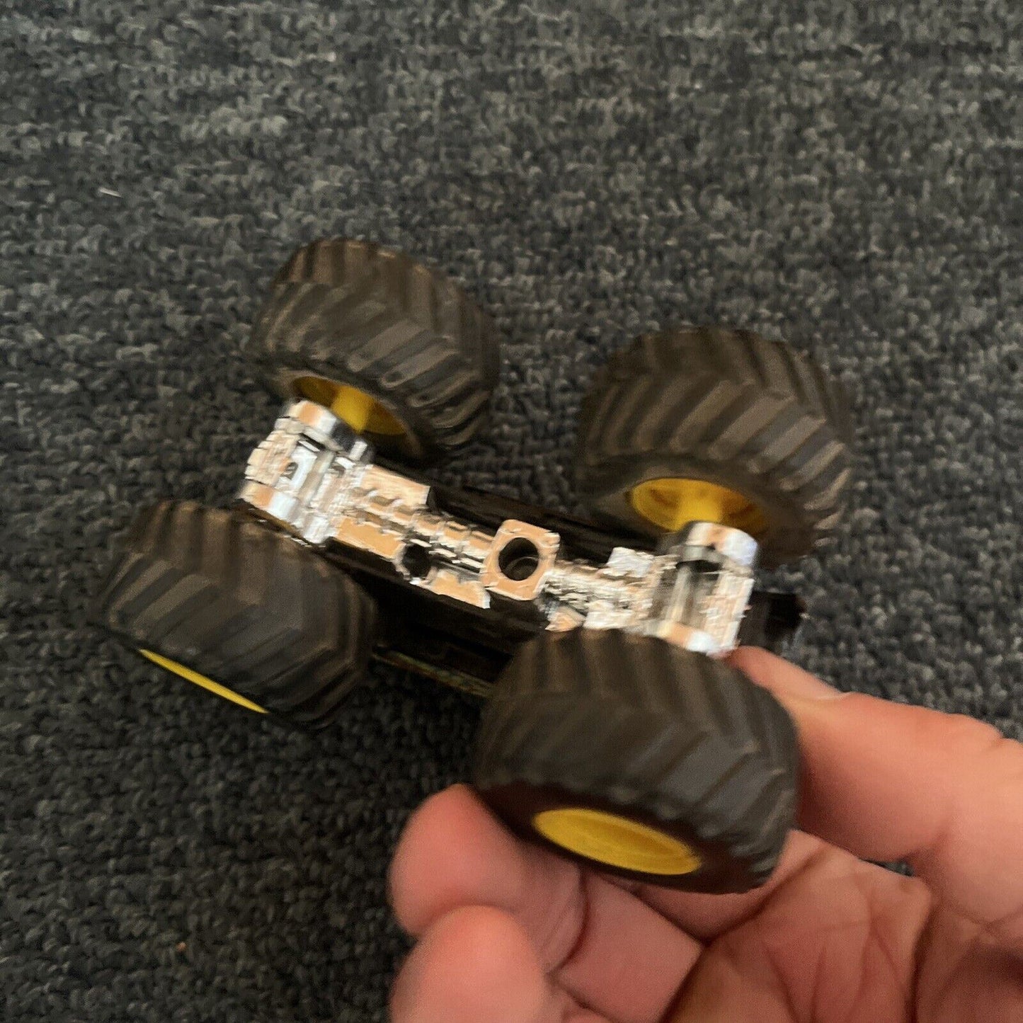 6x Mattel Hot Wheels: 4x Monster Trucks & 2x Cars Grave Digger