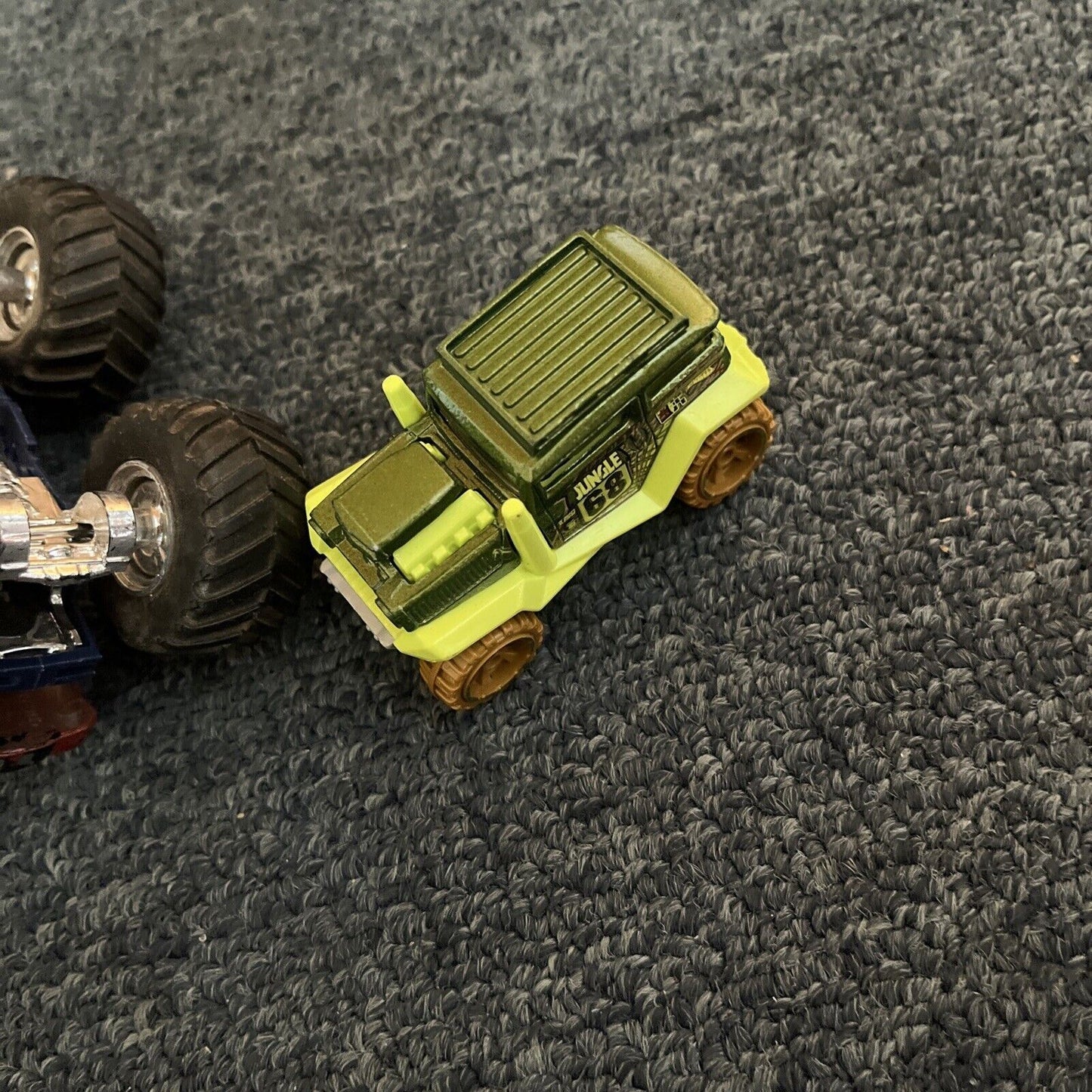 6x Mattel Hot Wheels: 4x Monster Trucks & 2x Cars Grave Digger