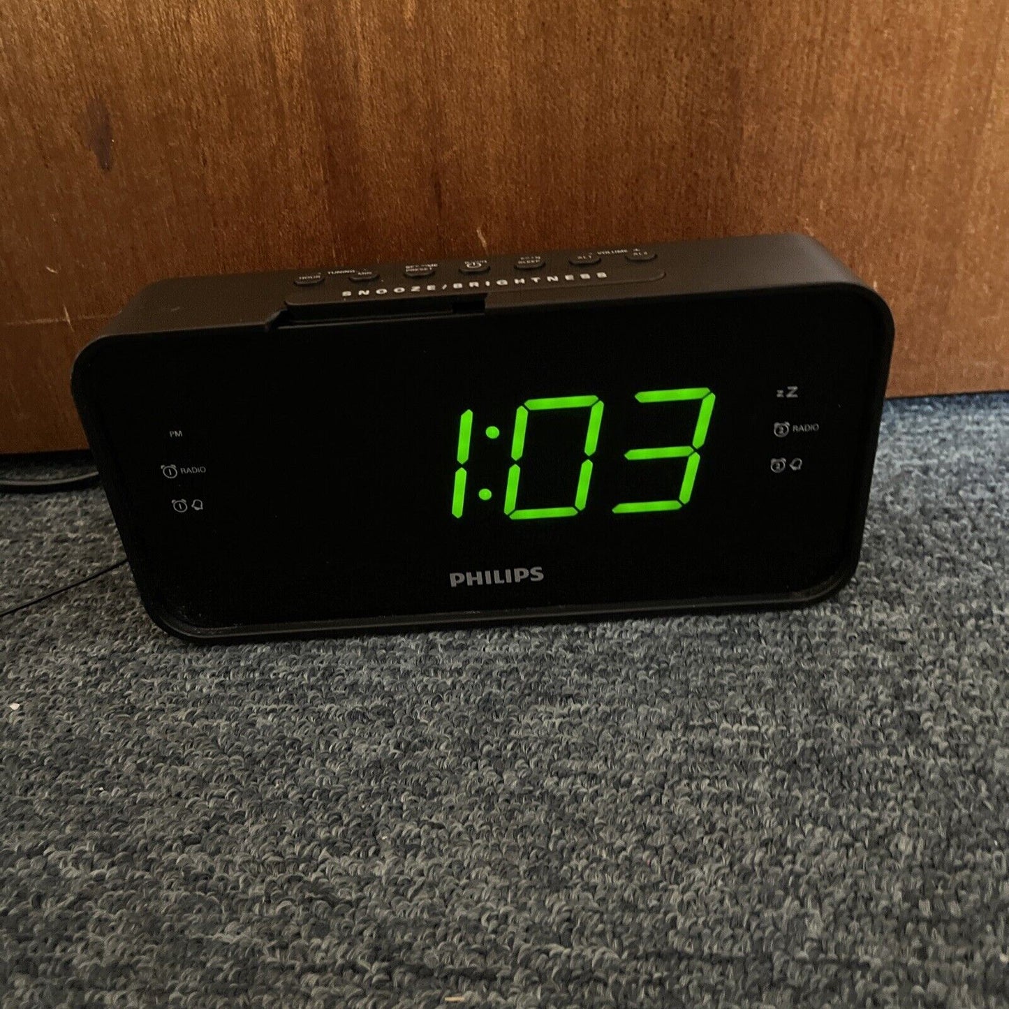 Philips AJ3232B/79 Large LED Alarm Clock AM/FM Radio (Crack On Top Of Device)