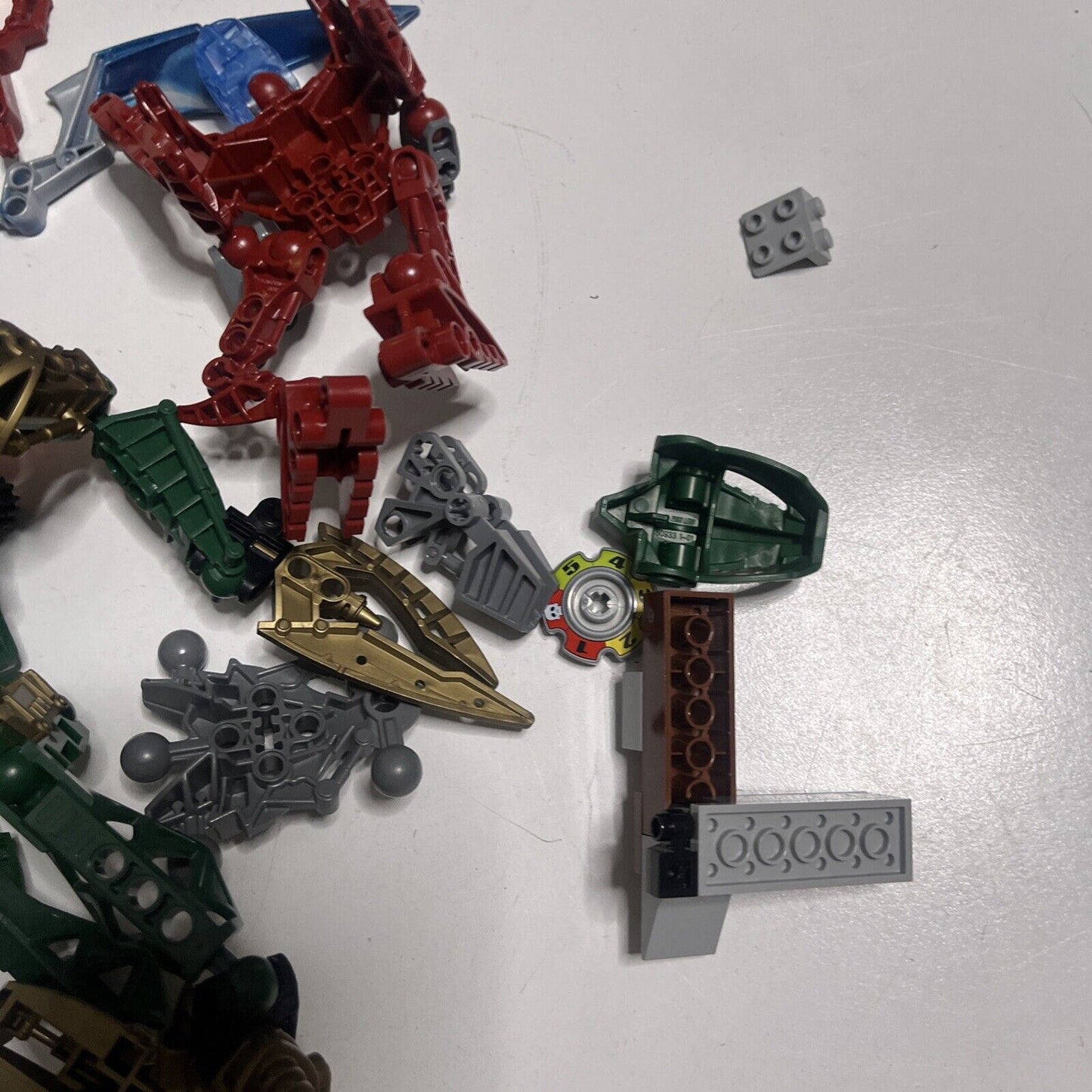 Lego Bionicle 595grams Assorted Characters Weapons and Pieces