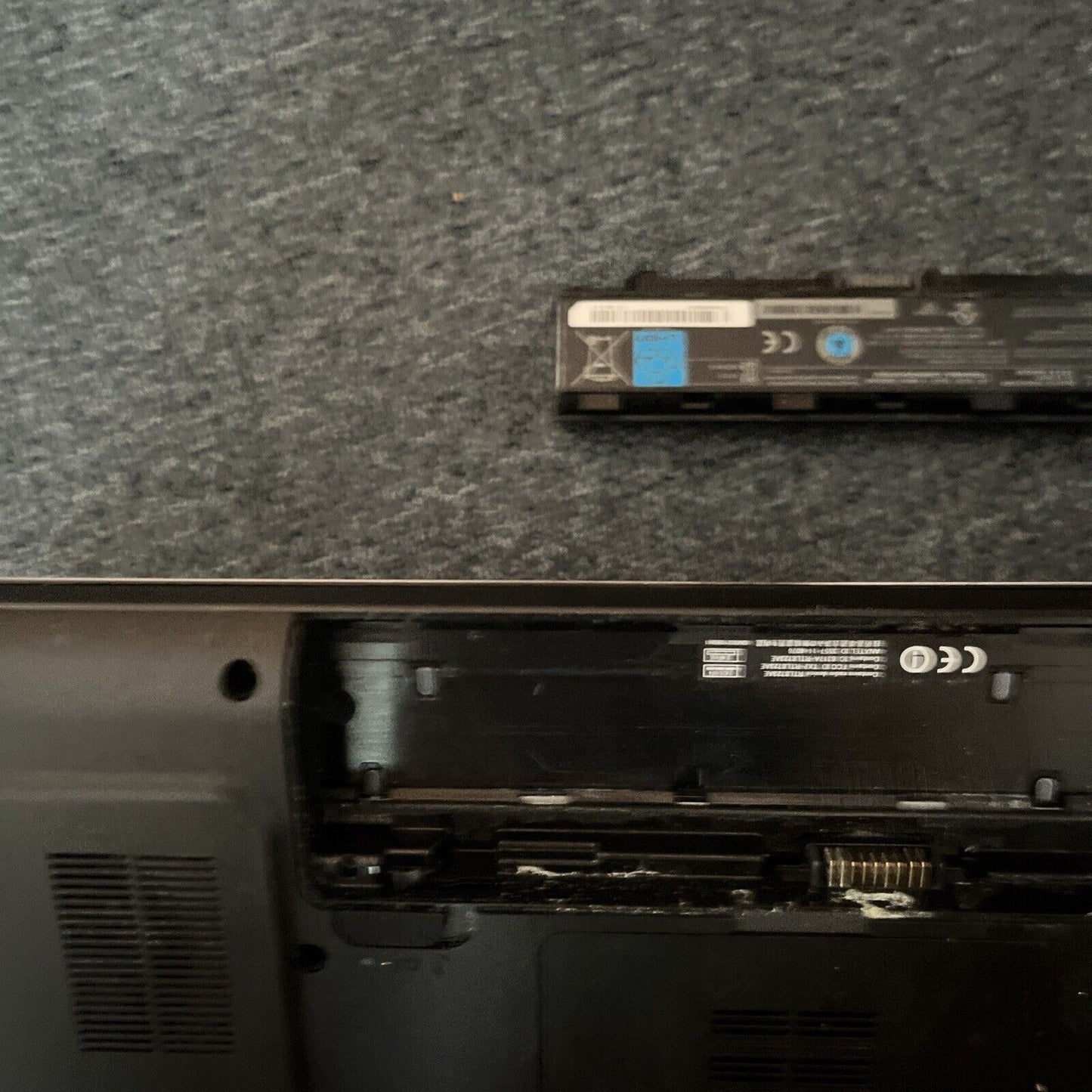 Toshiba Satellite L850 Laptop 4gb RAM 1TB HDD *Not Working Cracked Screen*