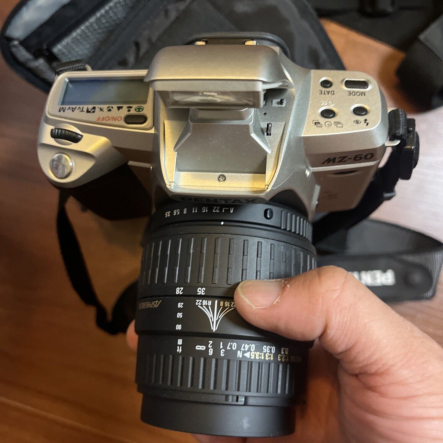 Pentax MZ-60 SLR 35mm Film Camera with Sigma Zoom 28-90mm Macro Lens with Case