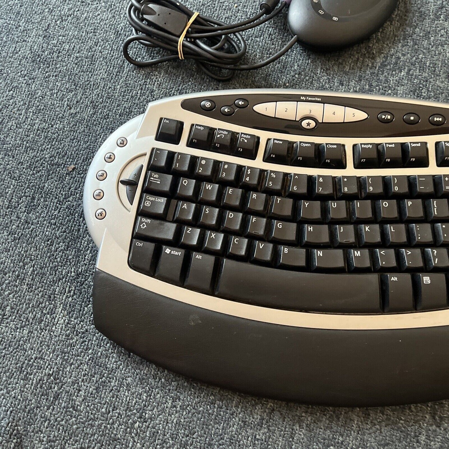 Microsoft Wireless Comfort Keyboard 1.0A 1045 & Wireless Optical Mouse 2.0A 1008