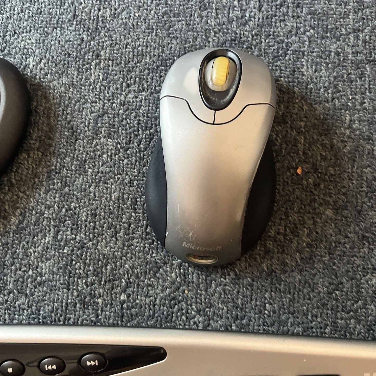 Microsoft Wireless Comfort Keyboard 1.0A 1045 & Wireless Optical Mouse 2.0A 1008