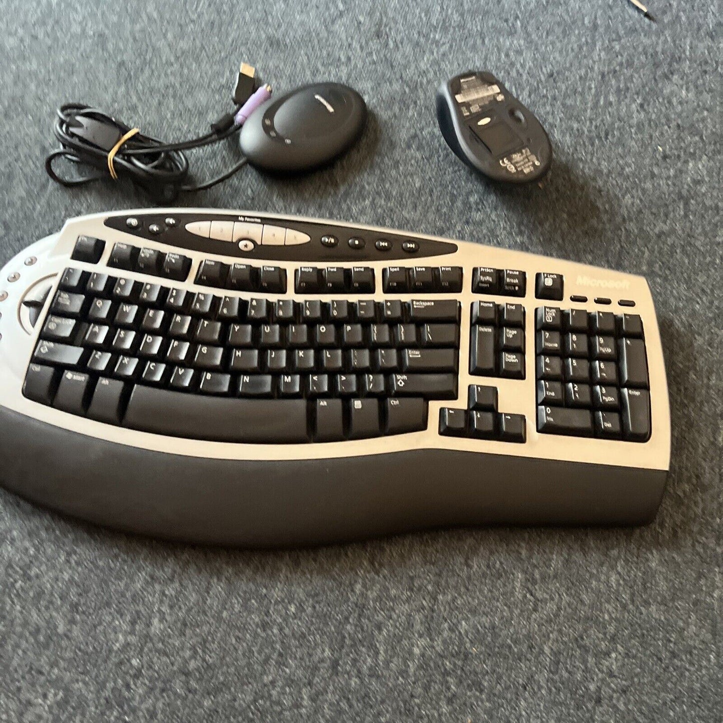 Microsoft Wireless Comfort Keyboard 1.0A 1045 & Wireless Optical Mouse 2.0A 1008