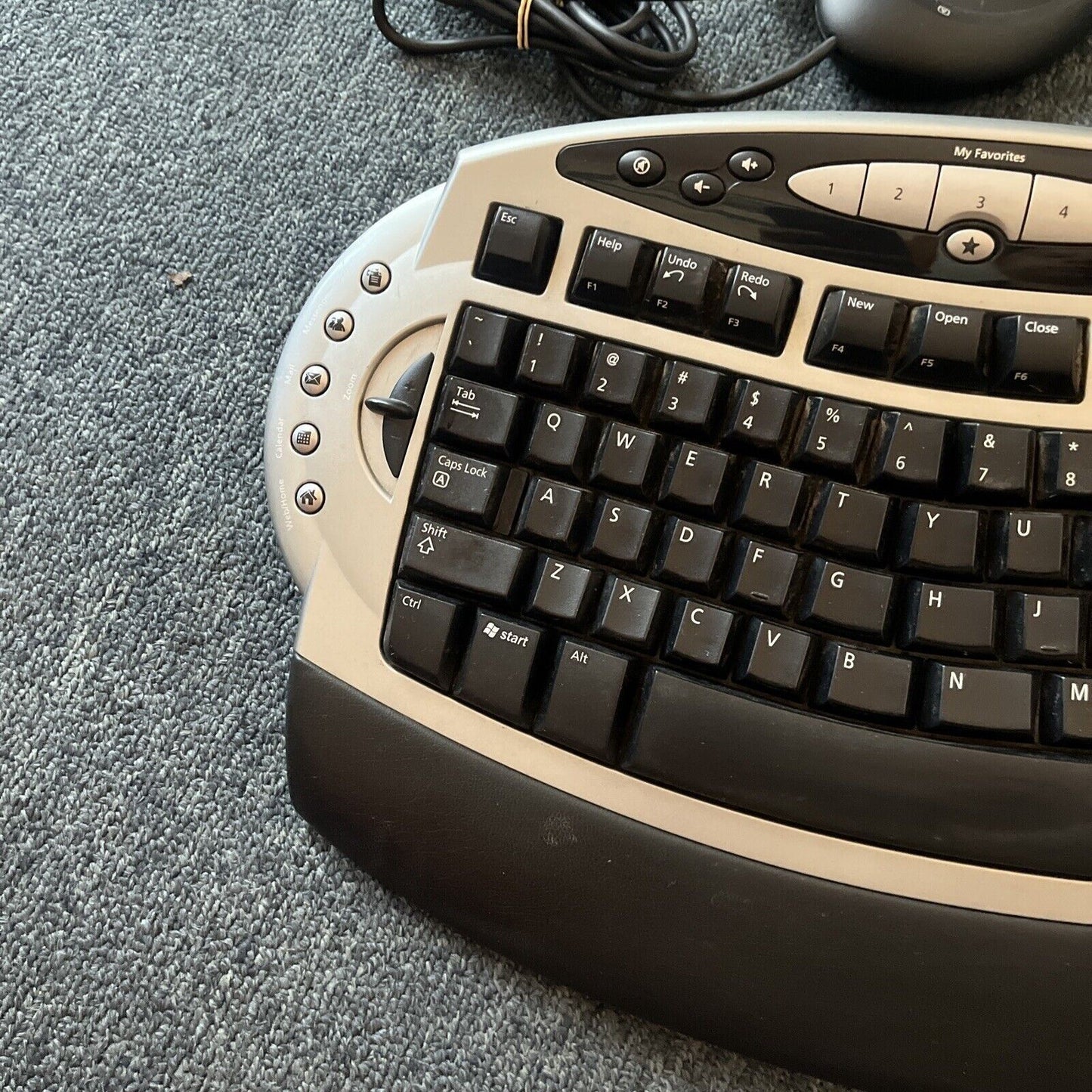 Microsoft Wireless Comfort Keyboard 1.0A 1045 & Wireless Optical Mouse 2.0A 1008