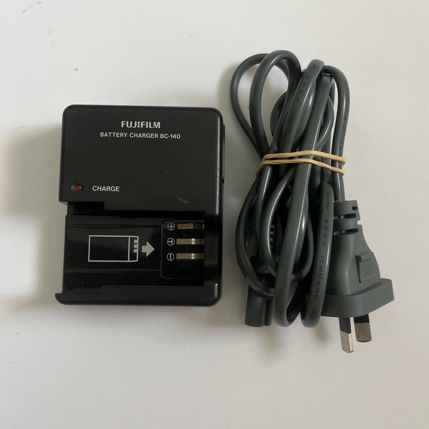 Genuine Fujifilm BC-140 Battery Charger for Fujifilm NP140 BC-140 FinePix S100FS