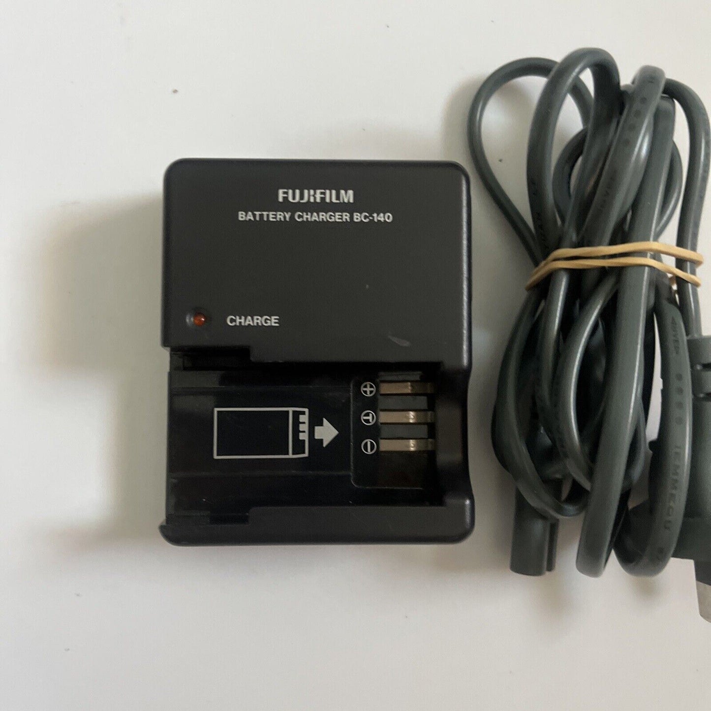 Genuine Fujifilm BC-140 Battery Charger for Fujifilm NP140 BC-140 FinePix S100FS