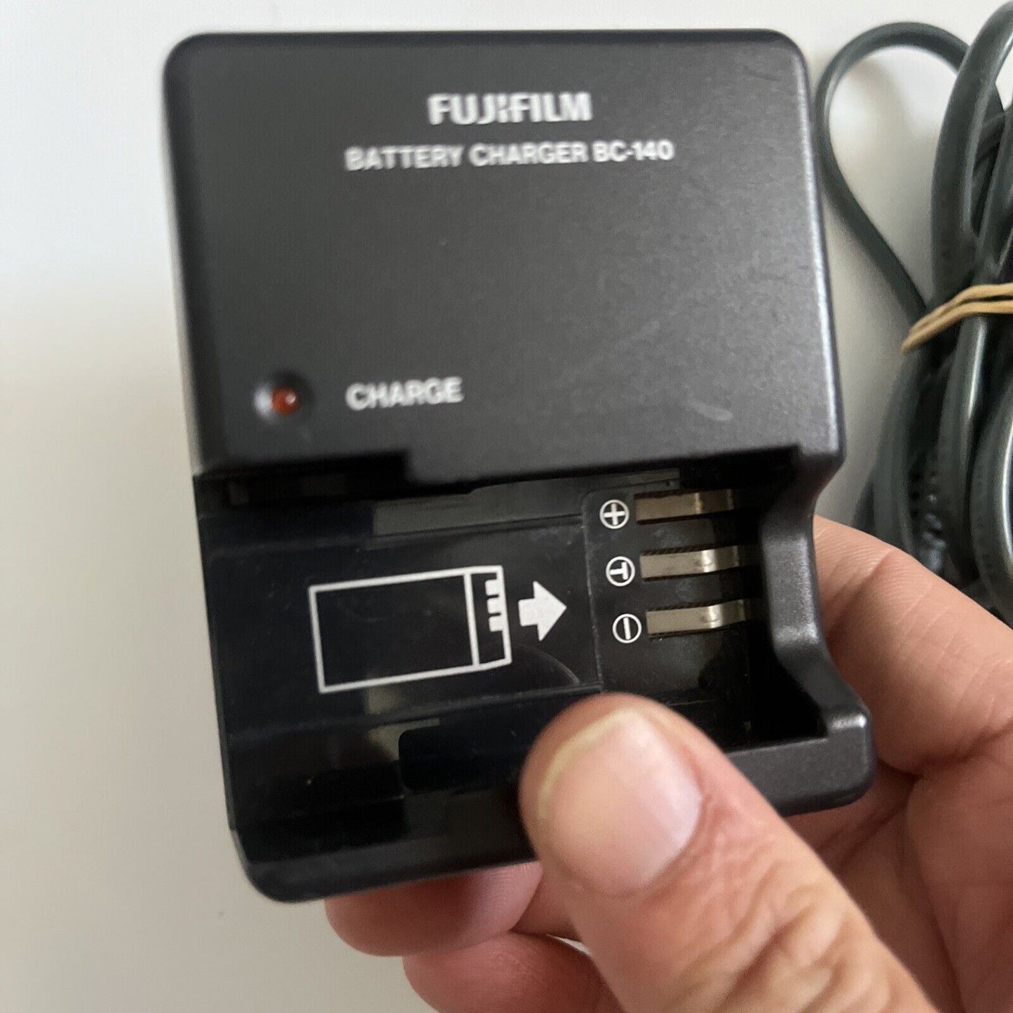 Genuine Fujifilm BC-140 Battery Charger for Fujifilm NP140 BC-140 FinePix S100FS