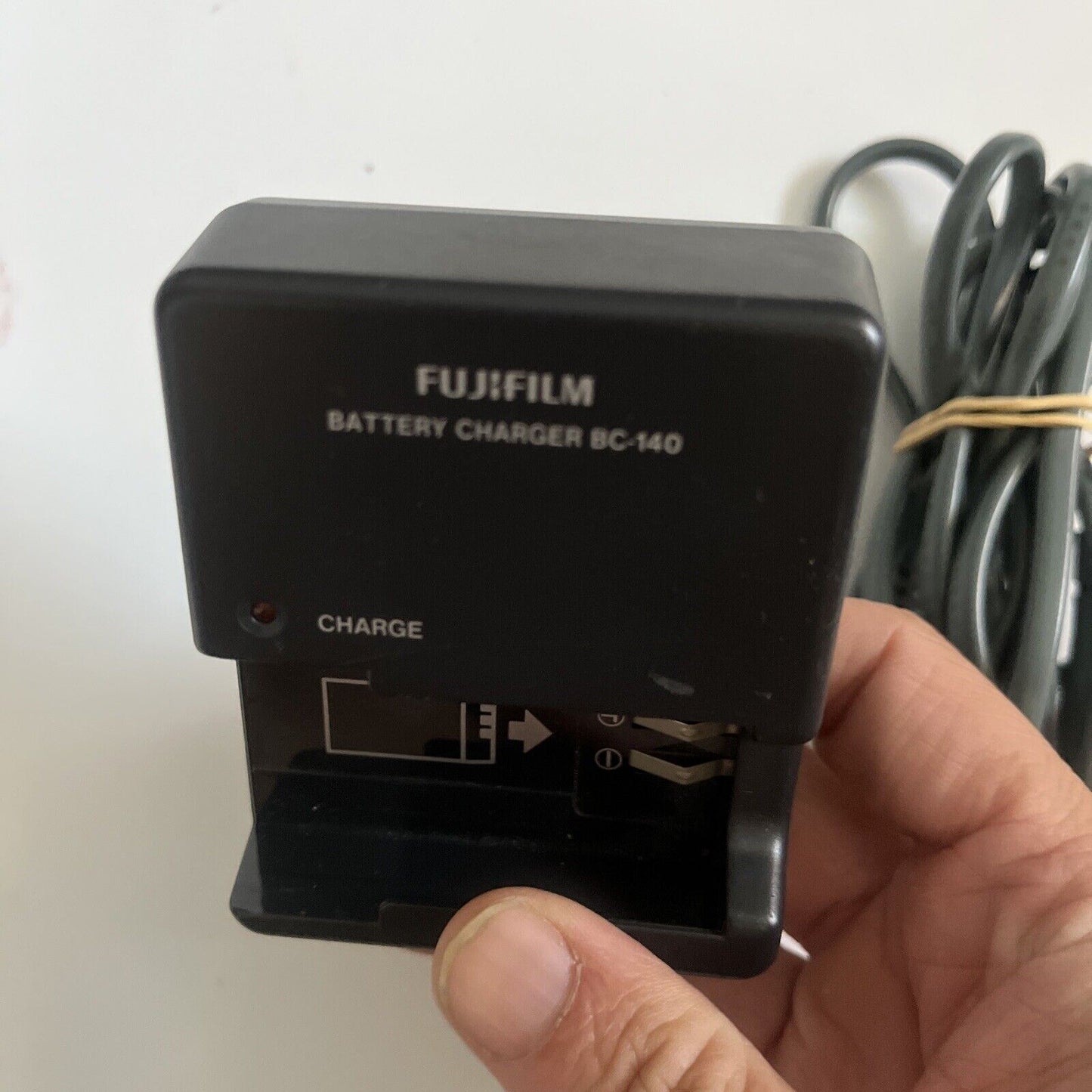 Genuine Fujifilm BC-140 Battery Charger for Fujifilm NP140 BC-140 FinePix S100FS