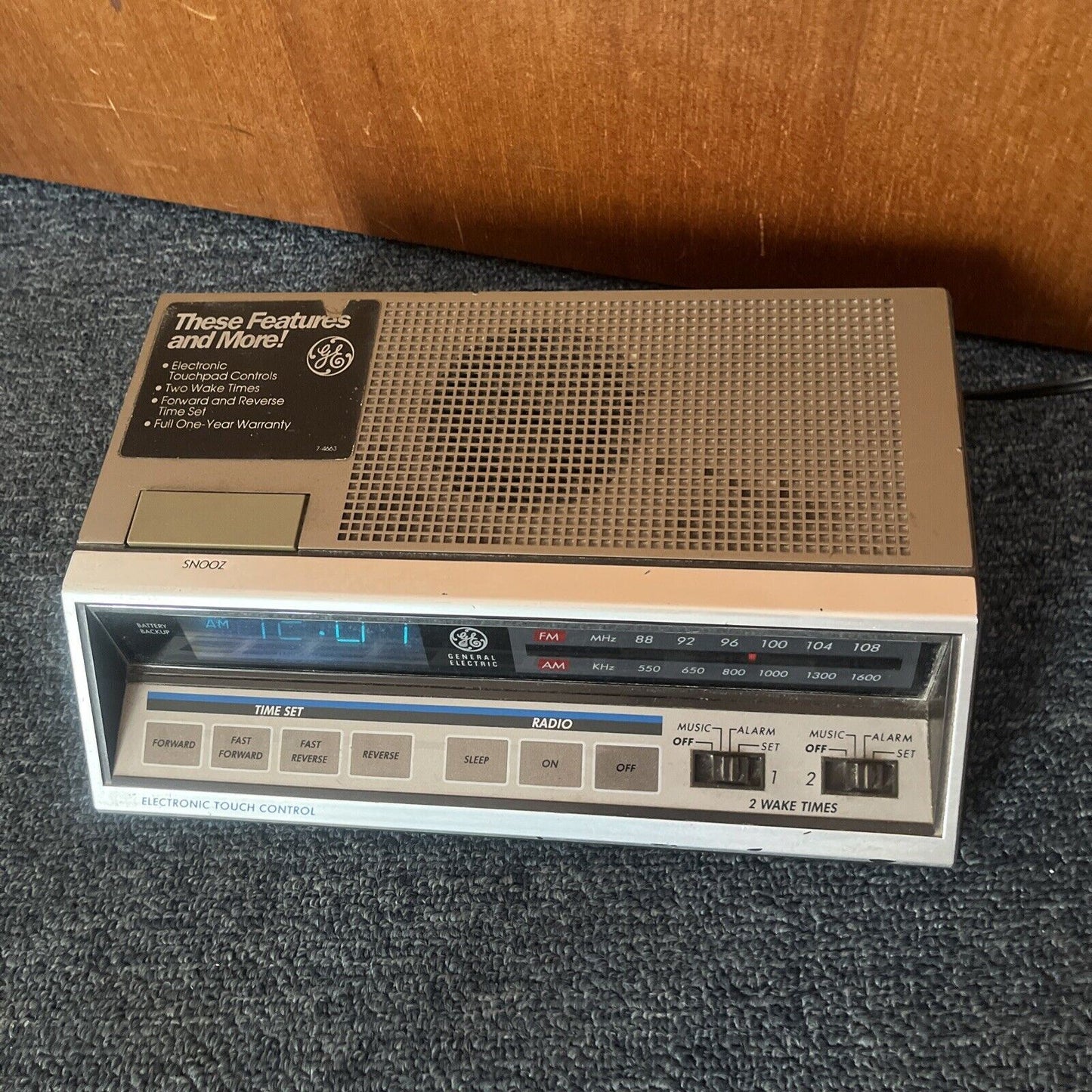 Vintage General Electric GE Alarm Clock Radio FM/AM EA7-4663A