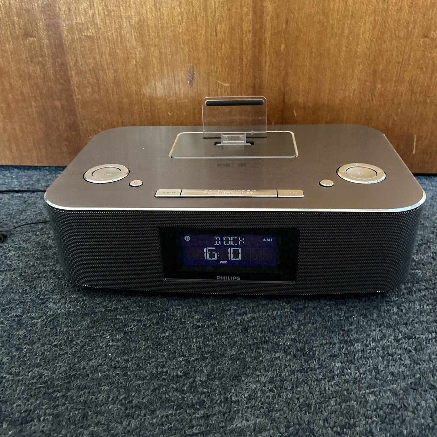 Philips DAB+ Digital FM Radio Alarm Clock Radio 30-pin iPod Dock DCB291/12