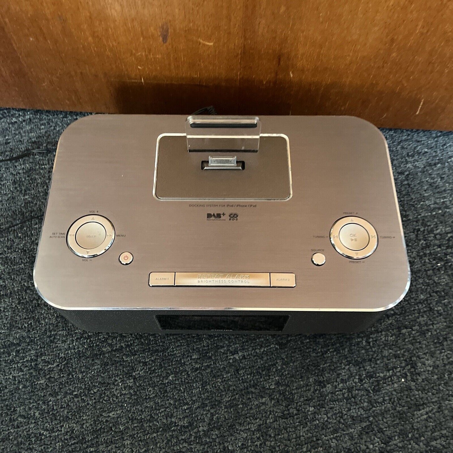 Philips DAB+ Digital FM Radio Alarm Clock Radio 30-pin iPod Dock DCB291/12