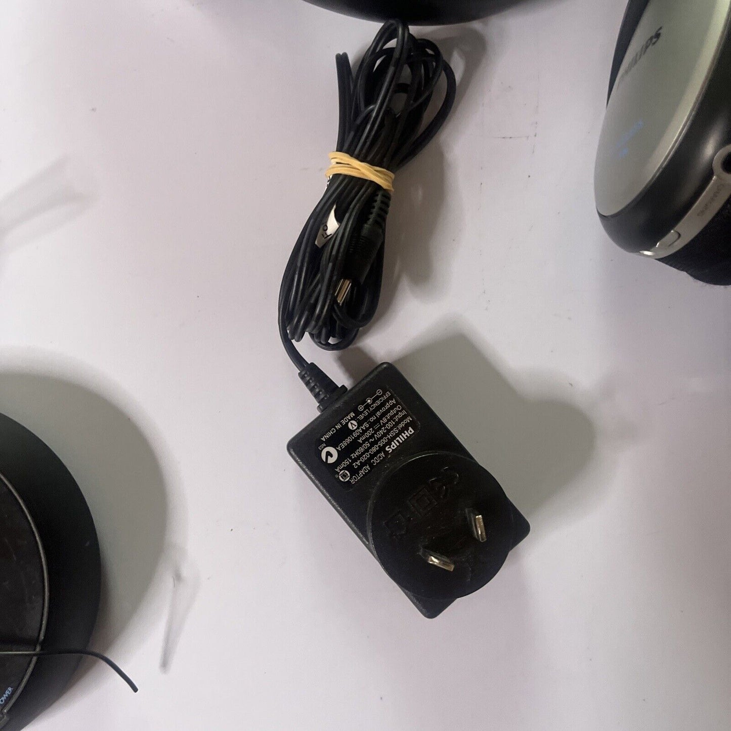 Philips 2x Headphones FM Wireless Transmission SHC5102/79 Rechargable
