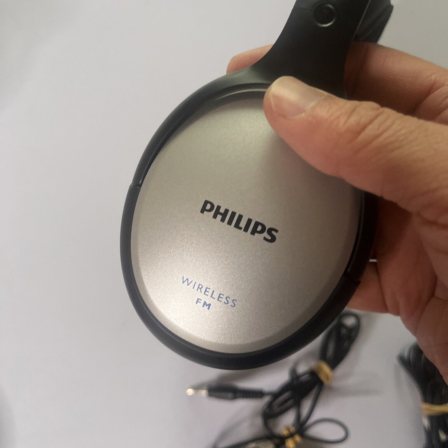 Philips 2x Headphones FM Wireless Transmission SHC5102/79 Rechargable