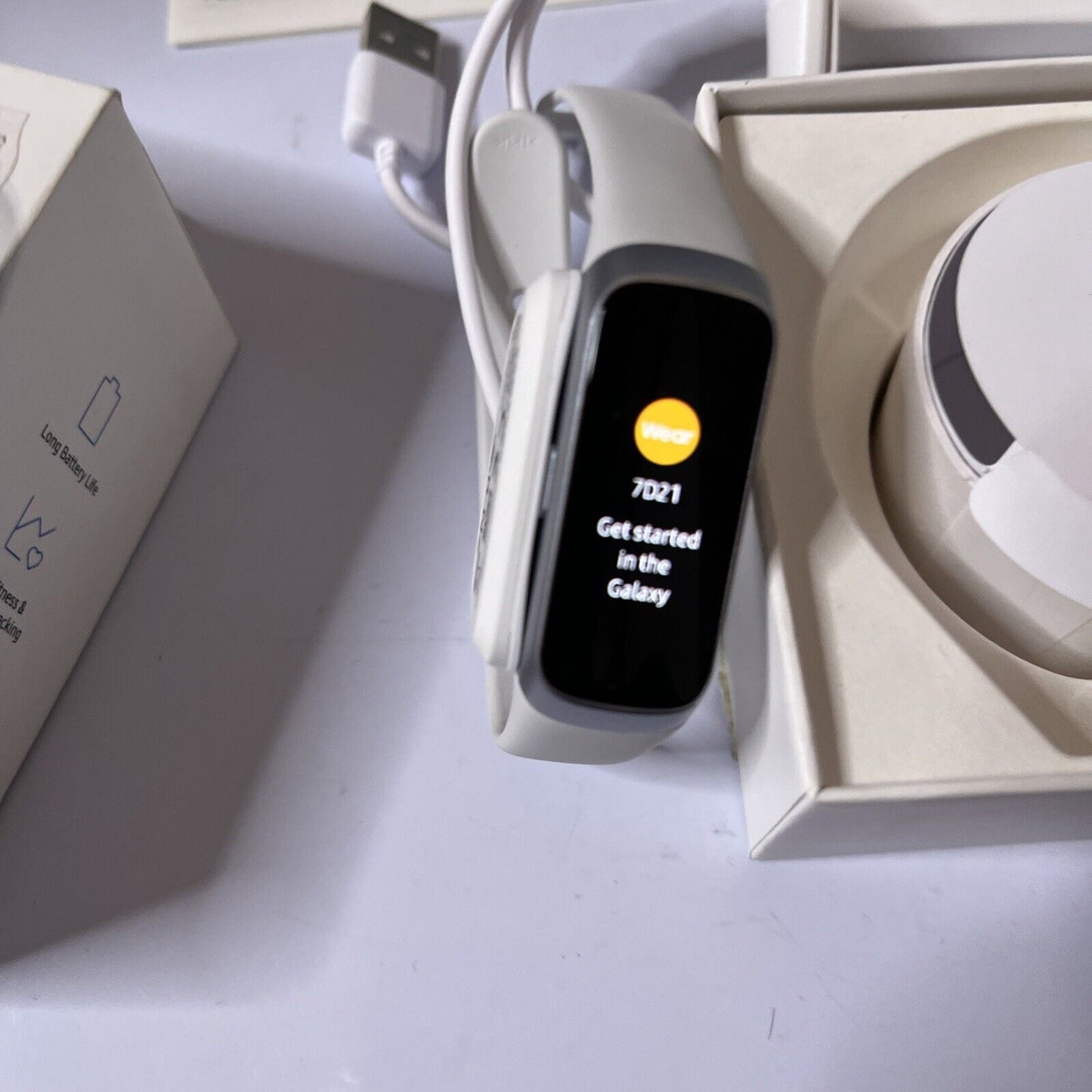 Samsung Galaxy Fit Activity Tracker Silver SM-R370 *Mint Condition*