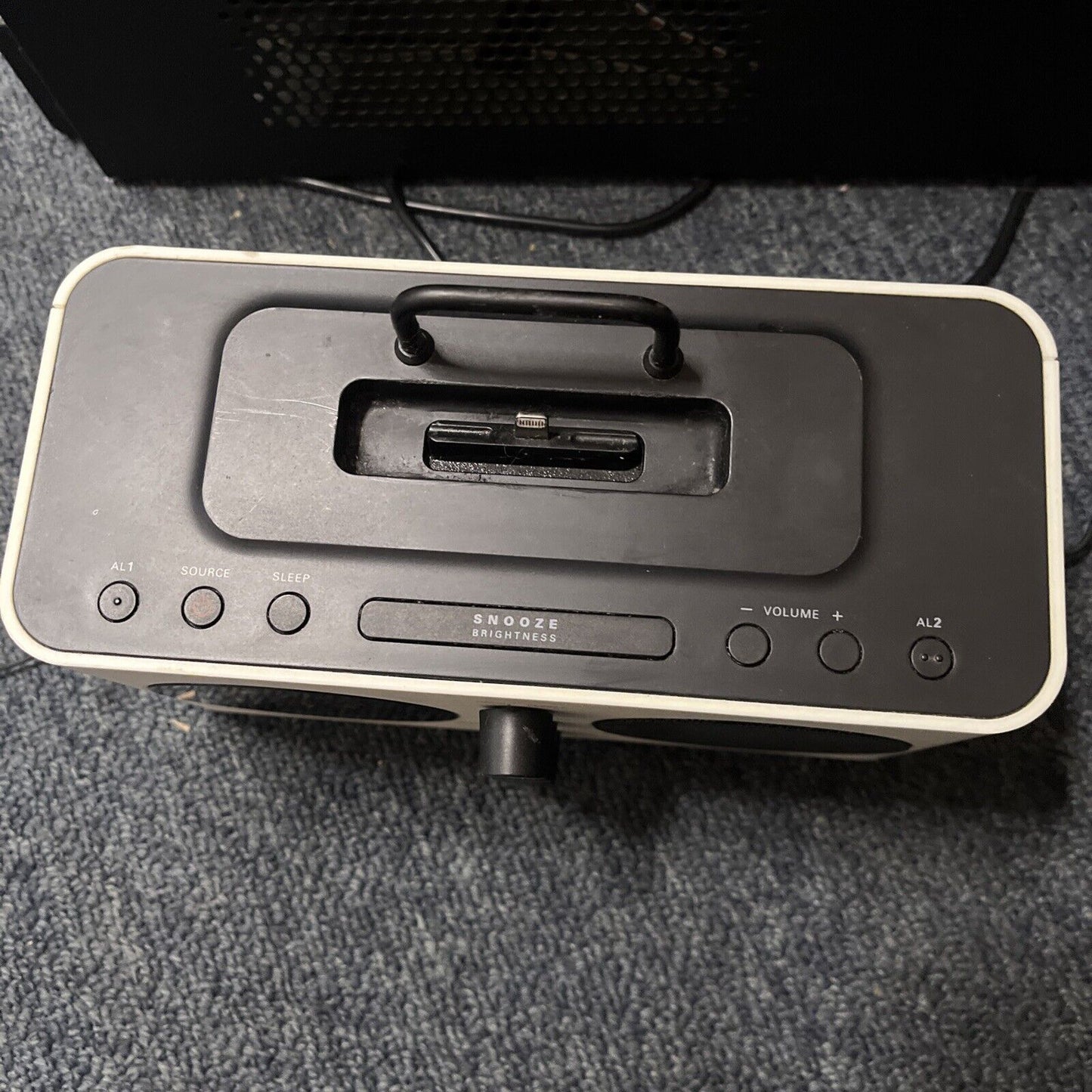 Philips AJ6200D/98 Alarm Clock FM Radio Lightning iPhone Dock