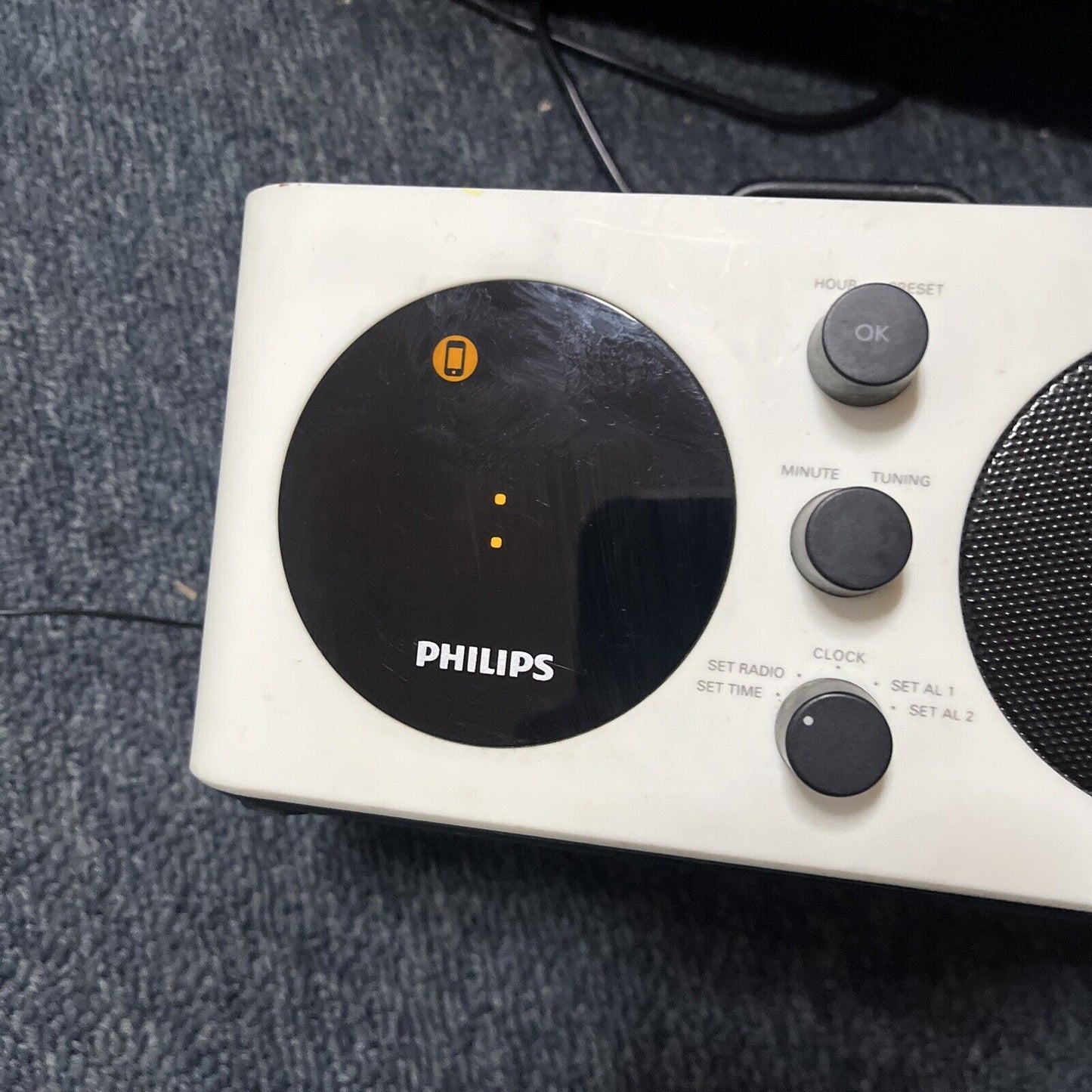 Philips AJ6200D/98 Alarm Clock FM Radio Lightning iPhone Dock