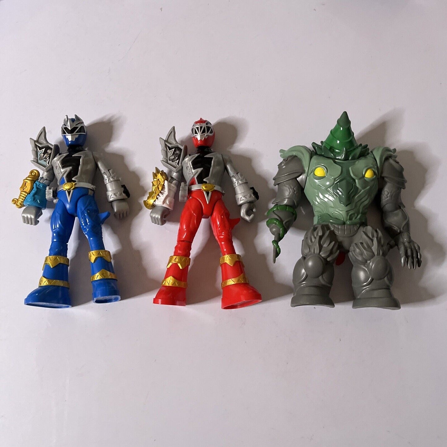 3x Power Rangers 6.5" Action Figures: Blue & Red Ranger 2021, Shockhorn