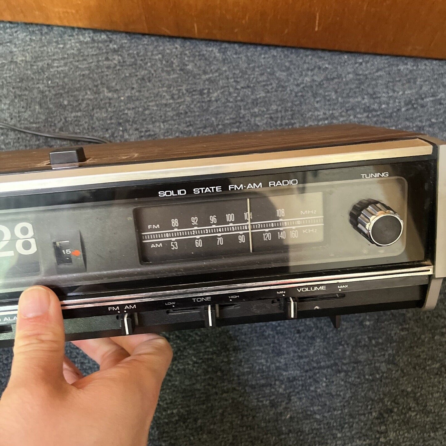 Vintage Copal Flip Clock Alarm Solid State FM/AM Radio RD-150 Woodgrain
