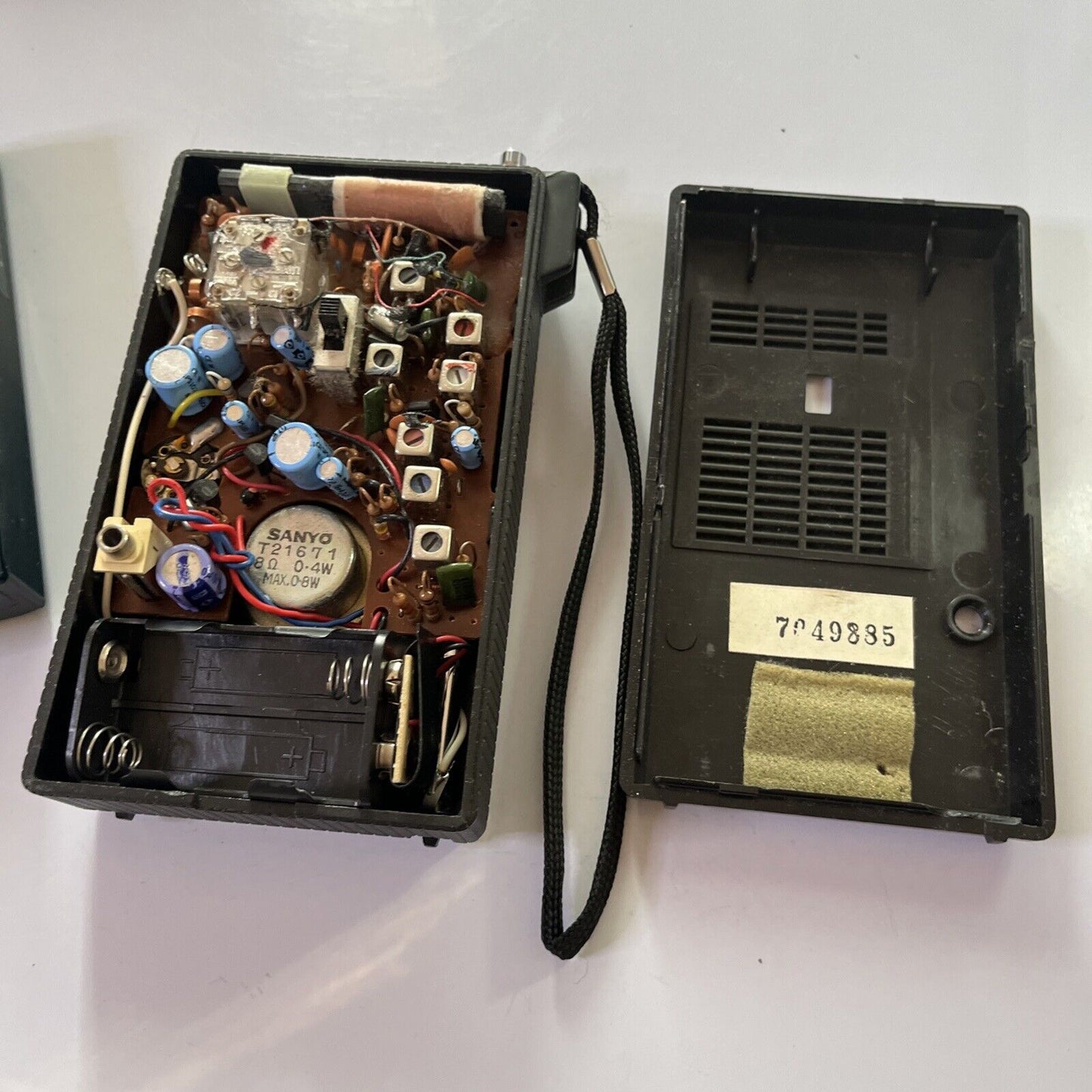 Realistic Stereomate 12-114 & Sanyo RP5040 Portable AM/FM Radio *Not Working*
