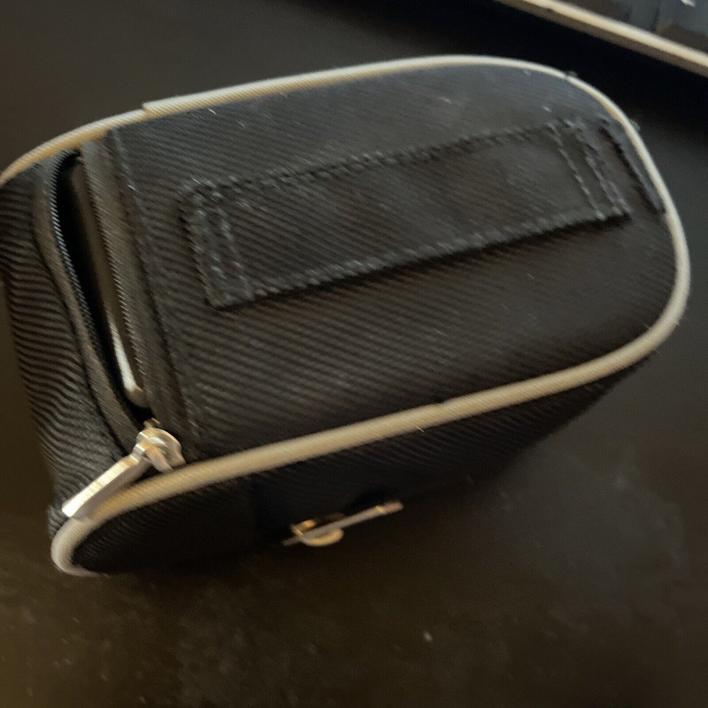 Canon IXUS 145 Compact Digital Camera 16.0 Megapixels 8x Optical Black With Case