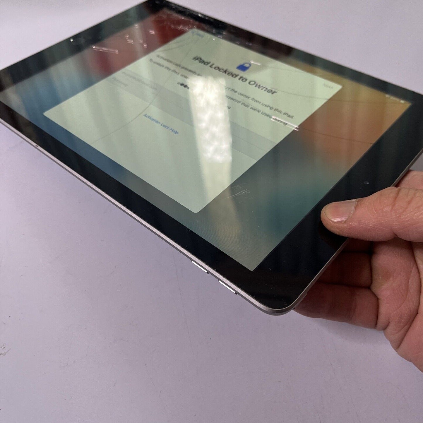 iPad (5th generation) Wi-Fi 128GB Space Gray A1822 *For Parts Or Repair*
