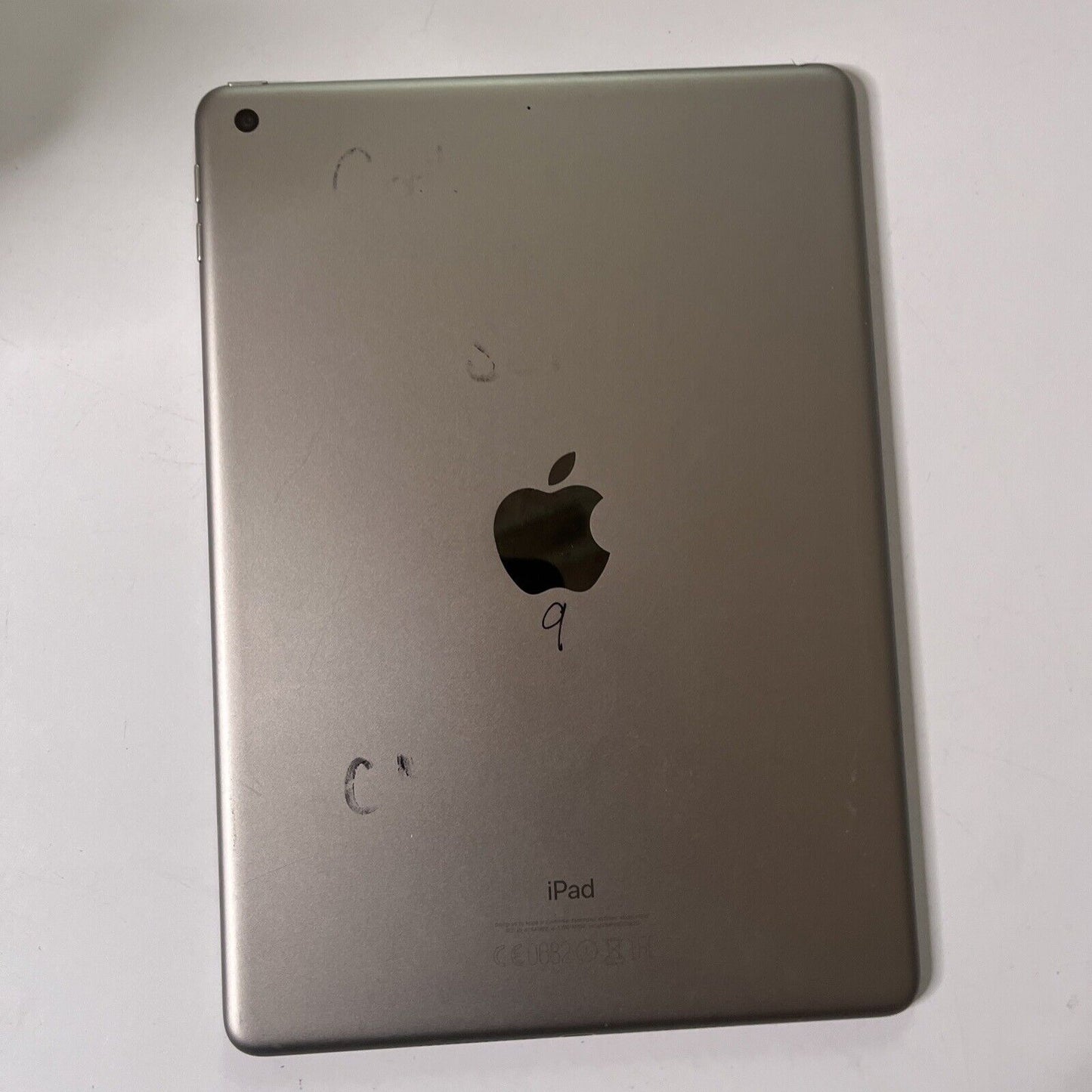 iPad (5th generation) Wi-Fi 128GB Space Gray A1822 *For Parts Or Repair*