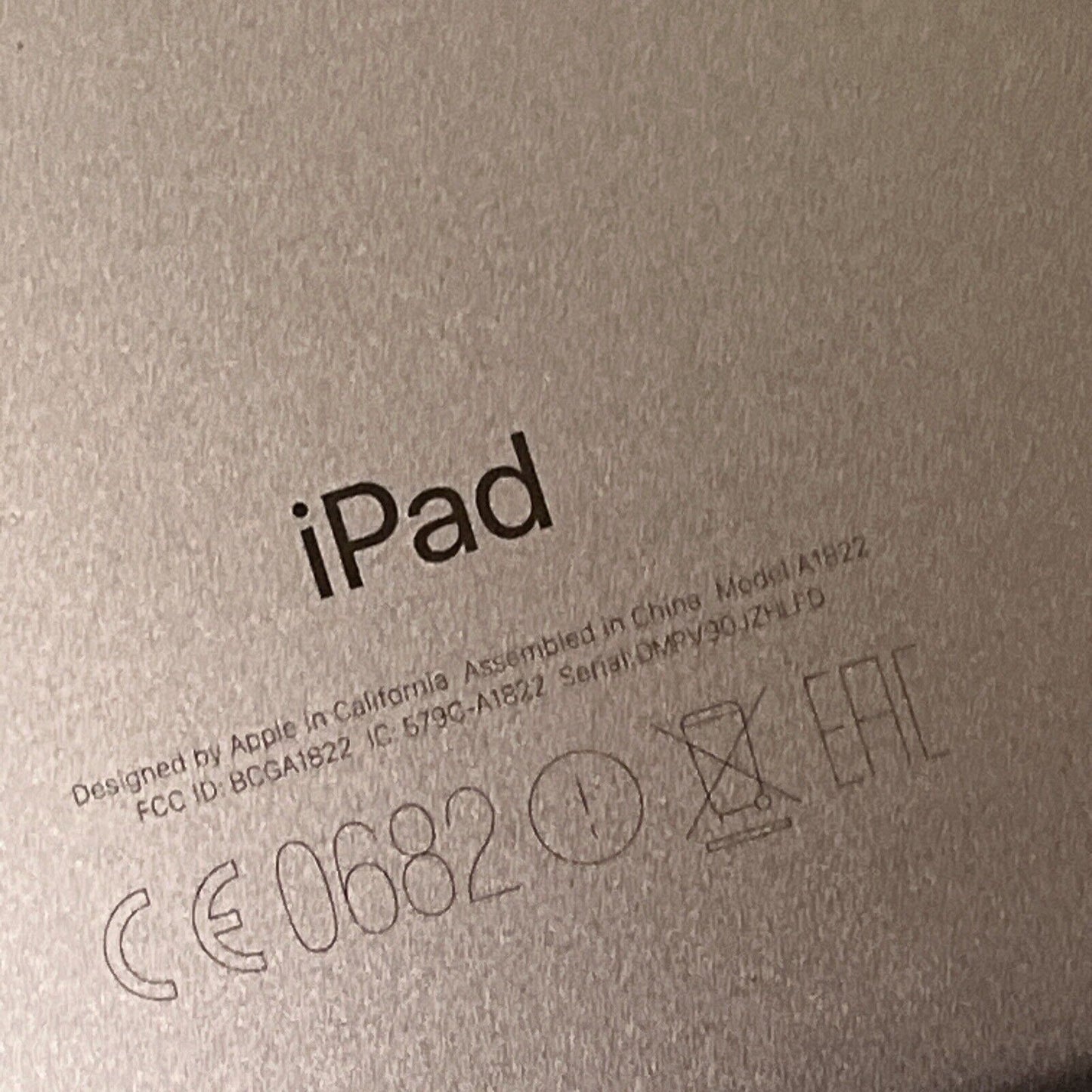 iPad (5th generation) Wi-Fi 128GB Space Gray A1822 *For Parts Or Repair*