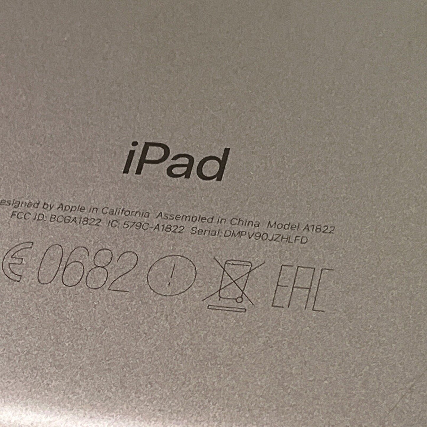 iPad (5th generation) Wi-Fi 128GB Space Gray A1822 *For Parts Or Repair*