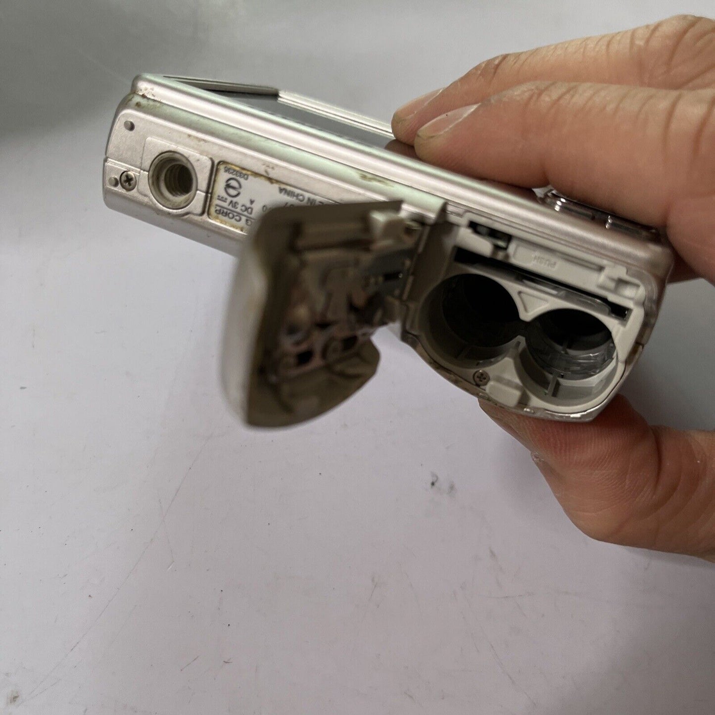 Olympus FE-270 Digital Camera 7.1MP *For Parts Or Repair*