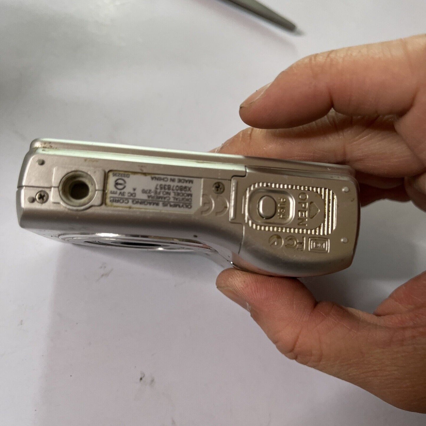 Olympus FE-270 Digital Camera 7.1MP *For Parts Or Repair*