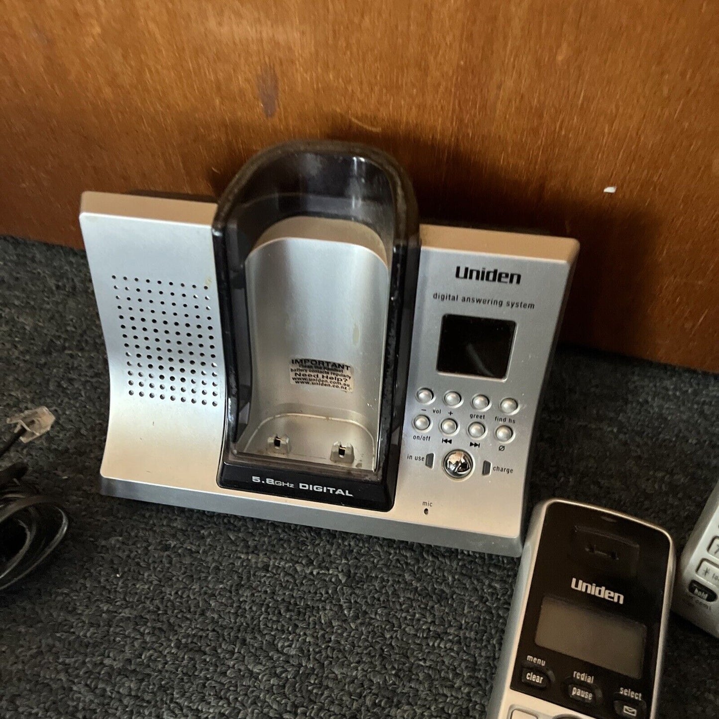 Uniden WDSS5335+1 Digital Answering Machine With 2 Cordless Handset