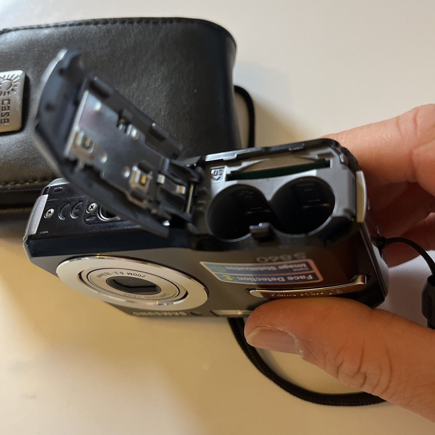 Samsung Digimax S860 Digital Camera 8.1MP Black with Case