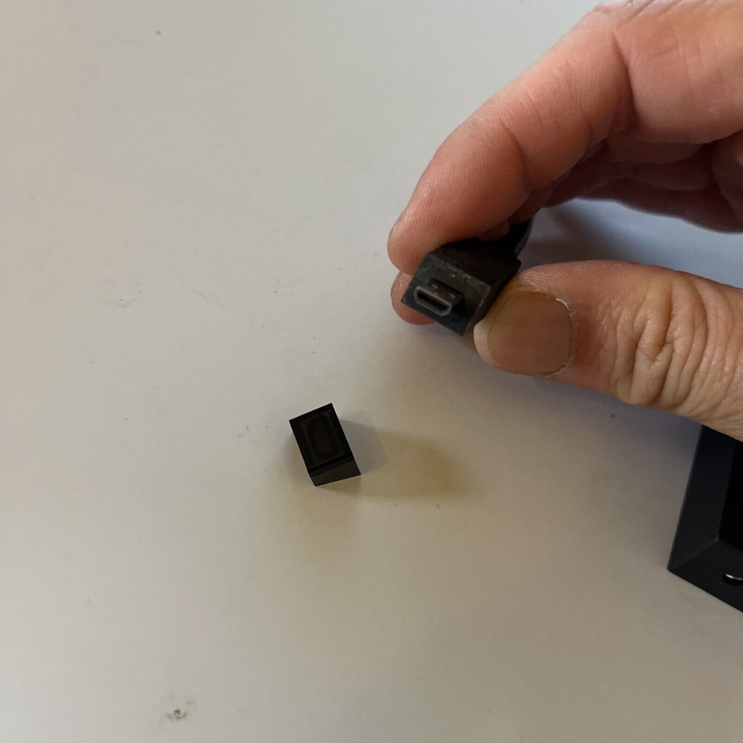 Genuine Microsoft Surface VGA Adapter 1518 Micro HDMI to VGA