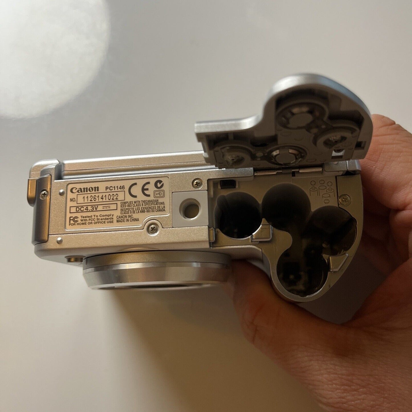 Canon PowerShot A610 Digital Camera 5MP *Blank Screen - For Parts Or Repair*